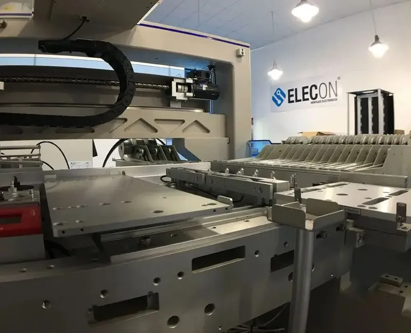 Línea de montaje SMT en la planta de Elecon